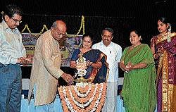 Director of Rangayana, Prof Lingadevaru Halemane inaugurating the cultural forum and National Service Scheme at Mallamma Marimallappa Womens Arts and Commerce College in Mysore on Thursday. Paryaya and Prasthuthi Institution director, Nanda Halemane, Marimallapa Education Institution, president S Paramashivaiah and others are seen. DH PHOTO