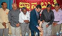 Director of Karnataka Police Academy (KPA) Amarkumar Pande inaugurating a training programme in Mysore. Former Vice Chancellor of Pondicherry University, Prof K M Veeraiah, Prof H M Rajashekar and Jainahalli Satyanarayana look on. DH photo