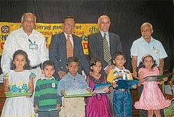 Winners: Former Director, CSIR, Prof K V Raghavan, Director, CFTRI, Dr V Prakash posing with children of CFTRI staff after presenting them with prizes on the occasion of CSIR Foundation Day in Mysore on Sunday. Head of PCT, Dr A G Appu Rao and Head of FMBCT, Dr G Venkateshwara Rao are also seen. DH Photo