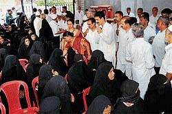 MP Nalin Kumar Kateel inaugurating vaccination camp for Haj pilgrims at Yenepoya Hospital in Mangalore on Monday. Mayor Rajani Dugganna among others looks on. DH Photo