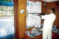 Courageous: House owner Jayaramaiah explaining how he fired at sandalwood smugglers through the window in the early hours of Monday.  DH Photo