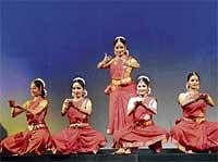 Bharatanatyam Dance Group Poses by Navarasa Naatiyaalaya - YouTube