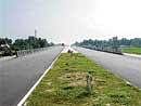 road to success: This road connects Jhanjharpur with Patna. This quality of roads, which have been constructed recently, was earlier never seen in Bihar since Independence. DH Photot/Abhay Kumar