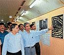 Interesting: Additional divisional railway manager, SWR, Mysore division, Gautam Majumder  explaining about a painting  by Rabindranath Tagore at Sanskriti Express in Mysore on Friday. Divisional railway manager, B B Verma, senior divisional commercial managerDr Anup Dayanand Sadhu and others look on. DH Photo