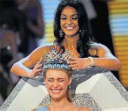 Alexandria Mills of the United States is crowned as the 2010 Miss World by 2009 winner Kaiane Aldorino from Gibraltar during the pageant finals at the Beauty Crown Theatre in Sanya, China, on Saturday. AFP