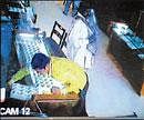 Heist: A CCTV footage showing the stealing of bangle box at a jewellery shop in the City on  Friday. DH Photo