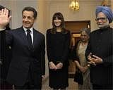 Prime Minister Manmohan Singh and his wife Gursharan Kaur  welcome France's President Nicolas Sarkozy and his wife Carla Bruni-Sarkozy at the Prime Minister residence in New-Delhi on Sunday. Reuters