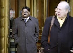 Galleon hedge fund founder Raj Rajaratnam (L), indicted on fraud charges in a sprawling insider trading probe, departs from federal court after a hearing, in New York. File photo Reuters