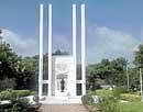 SLICE OF HISTORY A French war memorial in Pondicherry. Photo by author