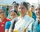 Voters at a polling booth during the  panchayat elections at Bevinahalli in Bellary district. DH Photo
