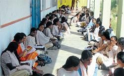 Students of Girls Government college in Bagepalli attend classes in the corridor on Tuesday. DH PHOTO