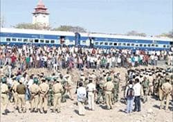 Journey cut short: BJP party workers brought Ekta Yatra special train to a halt a kilometre away from Gulbarga, on Sunday noon. DH Photo