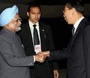 Prime Minister Manmohan Singh being welcomed by Chinese Vice Minister of External Affairs Wu Hailong at Phoenix Airport
