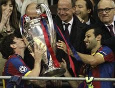 Barcelona's Lionel Messi, left, and Barcelona's Javier Mascherano celebrate with the trophy following their Champions League final soccer match against Manchester United at Wembley Stadium, London, Saturday. AP