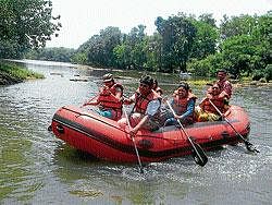 People engaged in river rafting in river Cauvery near Dubare. DH PHOTO