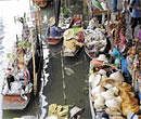 Bustling: The Damnoen Saduak Floating Market in Thailand. Photo by author