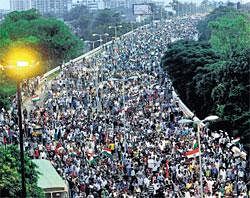 Pro-Anna Hazare protesters at Ramlila ground in New Delhi.  DH File Photo