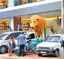 Unlawful Models of a lion and an elephant (below) were kept on the pavement on Dickenson Road recently.  DH Photo by  Janardhan B K
