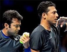 Leander Paes (L) and his partner Mahesh Bhupathi of India (R) . AFP Photo