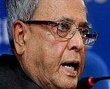 Govt cornered, Pranab briefs Cong MPs on FDI