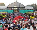 Heavy crowd seen in front of Lalbagh Glass House during  Republic Day flower show on Sunday. DH Photo