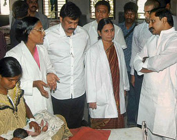 Andhra Pradesh Chief Minister Kiran Kumar Reddy with PRP President Chiranjeevi visiting a government hospital to take stock of patients' problems due to the junior doctors' strike in Hyderabad on Saturday. PTI Photo