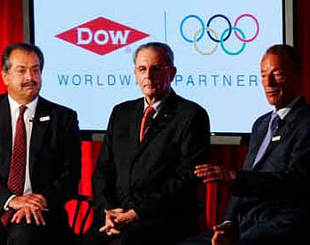 CEO of Dow Chemical Liveris, President of the IOC Rogge and Chairman of the IOC Marketing Commission Heiberg attend a news conference in New York City. Reuters