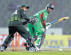 brave effort: Shakib al Hasan kept Pakistan on their toes with his fighting 64 in the opening match of the Asia Cup in Dhaka on Sunday. AFP
