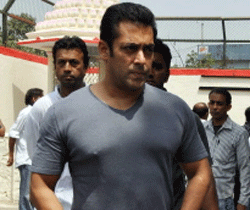 Indian Bollywood actor Salman Khan attends the funeral of producer Mona Kapoor in Mumbai on March 26, 2012. AFP