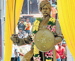 Founder of city: The bronze statue of Kempegowda was unveiled at Kempegowda Nagar on Friday. DH Photo
