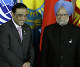 Pakistan President Asif Ali Zardari with Prime Minister Manmohan SIngh. File Photo/AP
