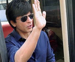 US embassy apologises for SRK frisking at New York