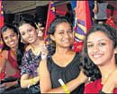 Cheering: Shreya, Sushmitha, Mrunal and Supriya.