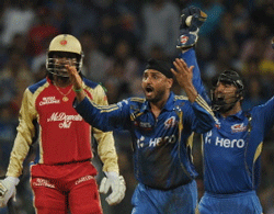Mumbai Indians cricketers Harbhajan Singh (C) and Dinesh Karthik appeal unsuccessfully against Royal Challengers Bangalore batsman Chris Gayle (L) during the IPL Twenty20. AFP