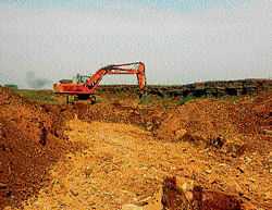 Cause for concern: A stone quarrying site in Krishna river basin near Almatti in Bagalkot district. dh photo