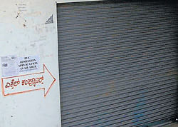 Nemmadi Kendra at NR Pura has been locked due to the protest of the Nemmadi Kendra employees.