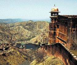 visit : The view from Jaigarh Fort (photo by matthew laird acred/wikimedia commons);