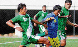 I got it: Sukalpa Mandal (left) of HASC tackles ADEs Sridhar (centre) during their Super  Division league in Bangalore on Saturday. DH PHOTO