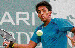 ready to rip: Vinod Gowda in action during his first-round win over Suraj Prabodh in Mysore on Tuesday. dh photo