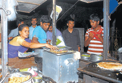 Customers gather to have a bite of crispy dosas at Govindarajus  canteen  at the corner of the road near Somani College in Kuvempunagar in Mysore. dh photos by Mamatha M&#8200;R&#8200;