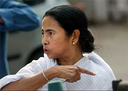 Mamata gets brickbats and bouquets on her Facebook debut