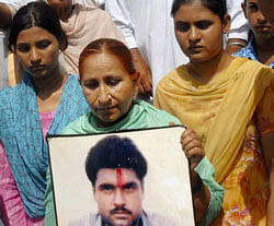 India renews request for Sarabjit's release, awaits clear picture