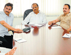 Kumar Bangarappa, Kailashnath Patil and Mahima Patel, during a meeting at KPCC office in Bangalore on Tuesday. DH Photo/Anand Bakshi