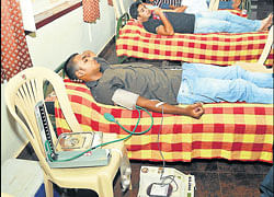 Friends of late Sheeraz Ahmed donate blood at Rotary Club in Mysore on Saturday. (Inset) Sheeraz Ahmed. DH Photo