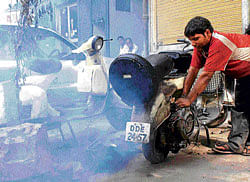 The Capital has implemented significant measures such as relocation of industries from the city to the outskirts, introducing green buses and strict control on power plants. But environmentalists say this is not enough. DH Photos/ Chaman Gautam