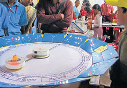 Sumanth, a student of KVSM High School demonstrates a mechanical solar calender. DH Photo
