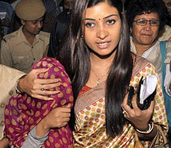 Alka Lamba, a member of women commission, bring Mousumi Sarma alias Rani (L) to a news conference while investigating the molestation case of the girl on 9th July 2012 by a group of youth, in Guwahati on Saturday. PTI