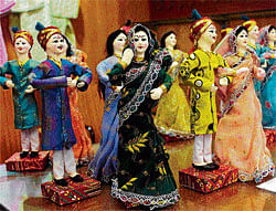 intricate art Handmade dolls made by artisans from Uttar Pradesh.