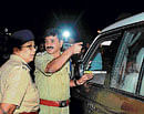 Police IG Malini and SP Prakash inspecting the vehicle  in which B M L Krishnappa was travelling.  DH&#8200;Photo