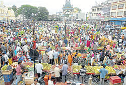 Busy: People shopping on the eve of Varamahalakshmi festival, near Chikkagadiyaara in Mysore on Thursday. DH photo